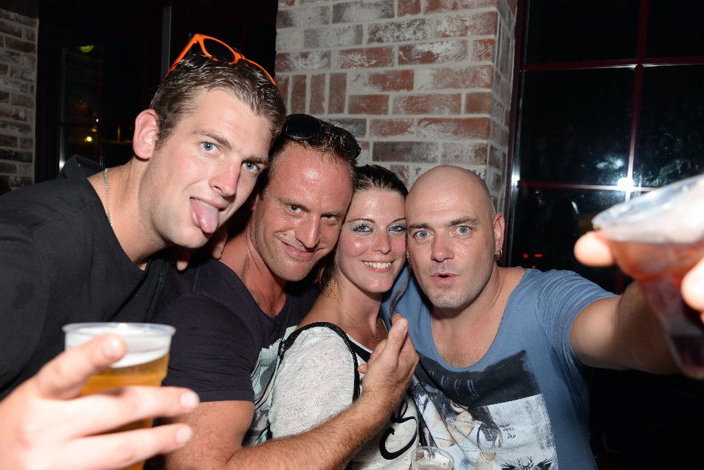 ../Images/Kroegentocht Zomercarnaval Noordwijkerhout 278.jpg
